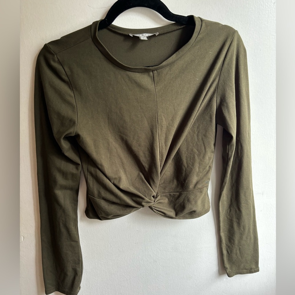 Green long sleeve crop top.